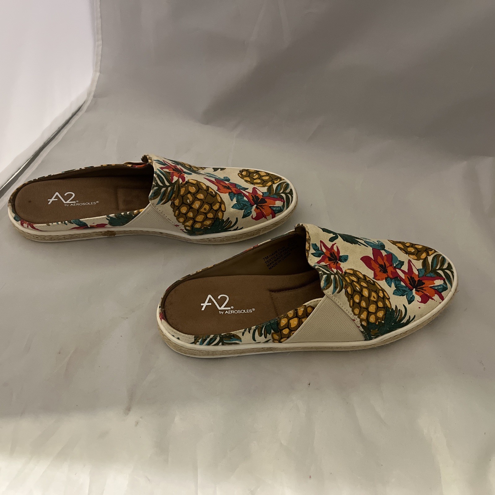 Aerosoles A2 Sz 7 Have Fun Pineapple Slip On Comfort Cushioned Boho Mule Flats