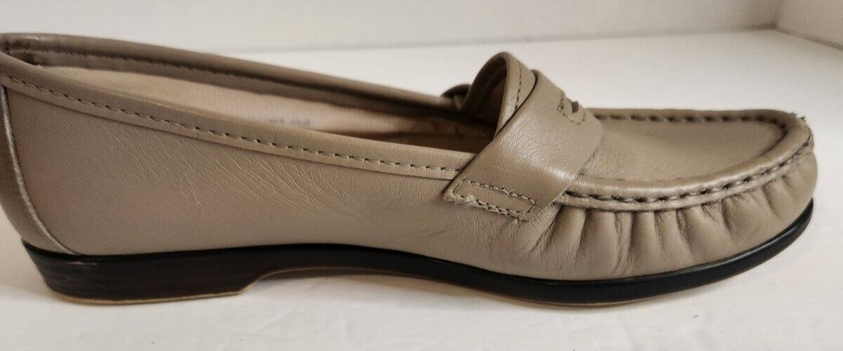 SOFTSPOTS WOMEN’S VENUS LITE BEIGE LEATHER SLIP-ON COMFORT LOAFERS SHOES 8.5/M