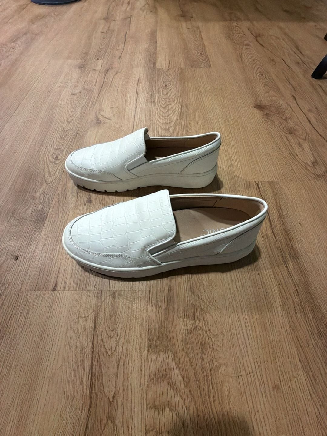 Vionic Dinora White Croco Embossed Leather Slip-On Sneakers