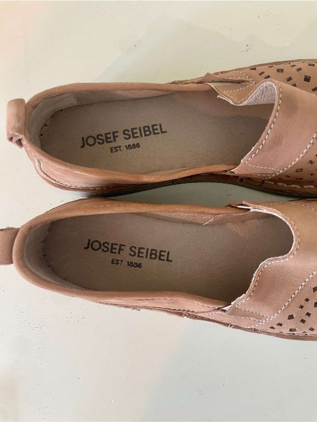Josef Seibel Sofie Loafer 40 Creme Perforated Leather Slip On Laser Cut