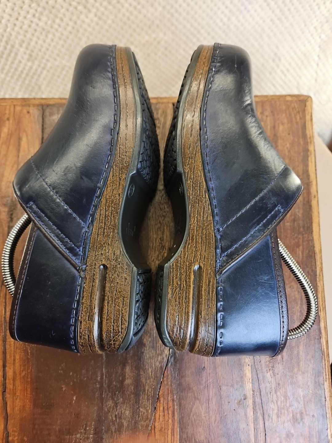 DANSKO Deep Purple Slip Clogs Nurse Shoes Clogs Sz 6.5 (37) Looks Unworn