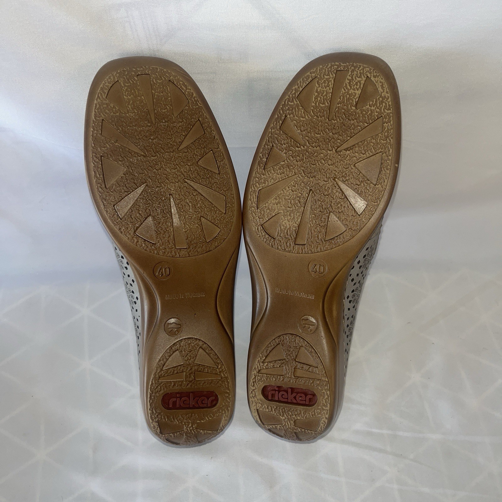Rieker women’s Doris Loafers Shoes Gray Leather Perforated Slip-ons Size 40 9.5
