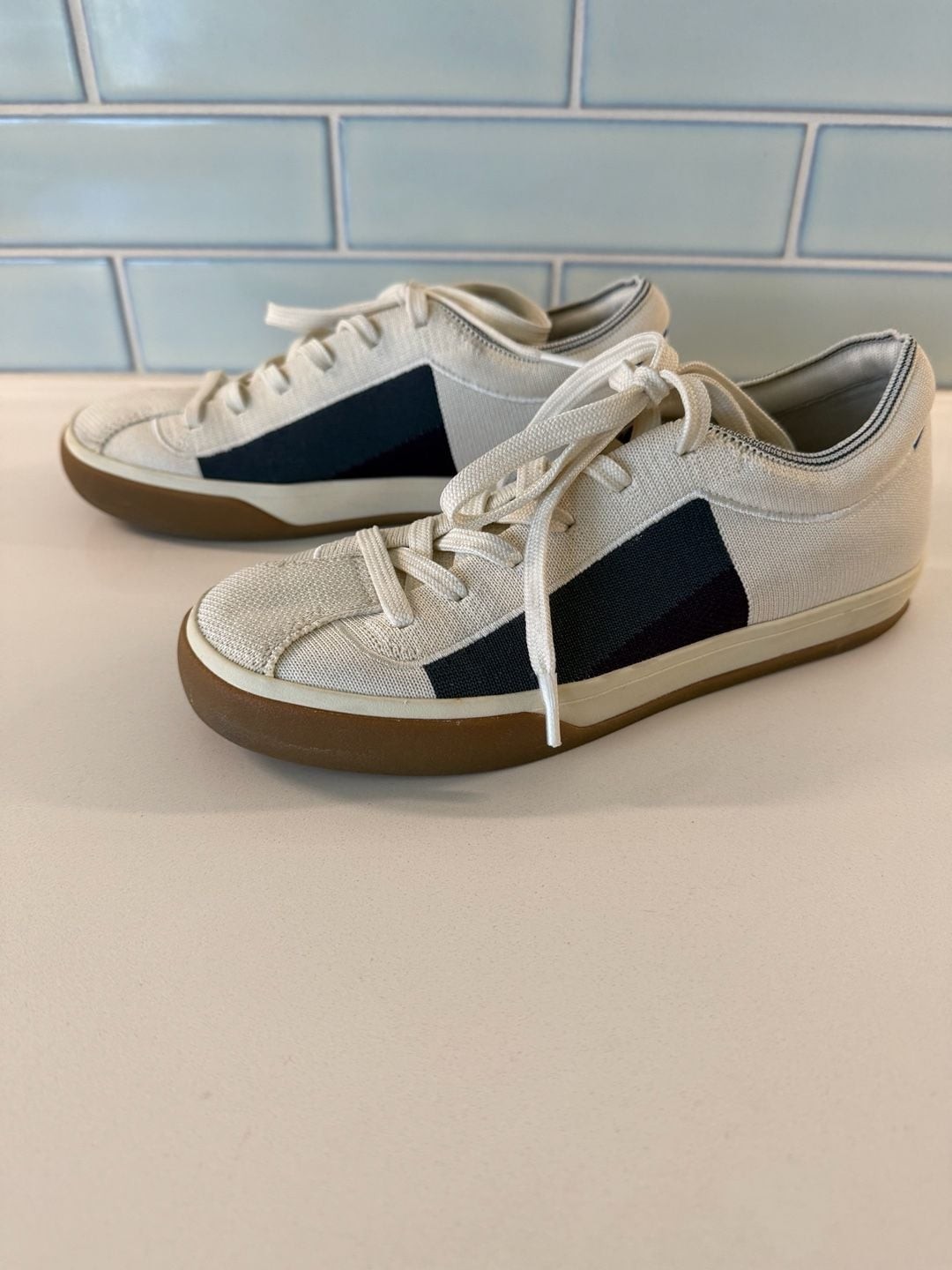 Rothy’s The Lace Up Sneaker in Blackberry Block with Gum Sole -size 6