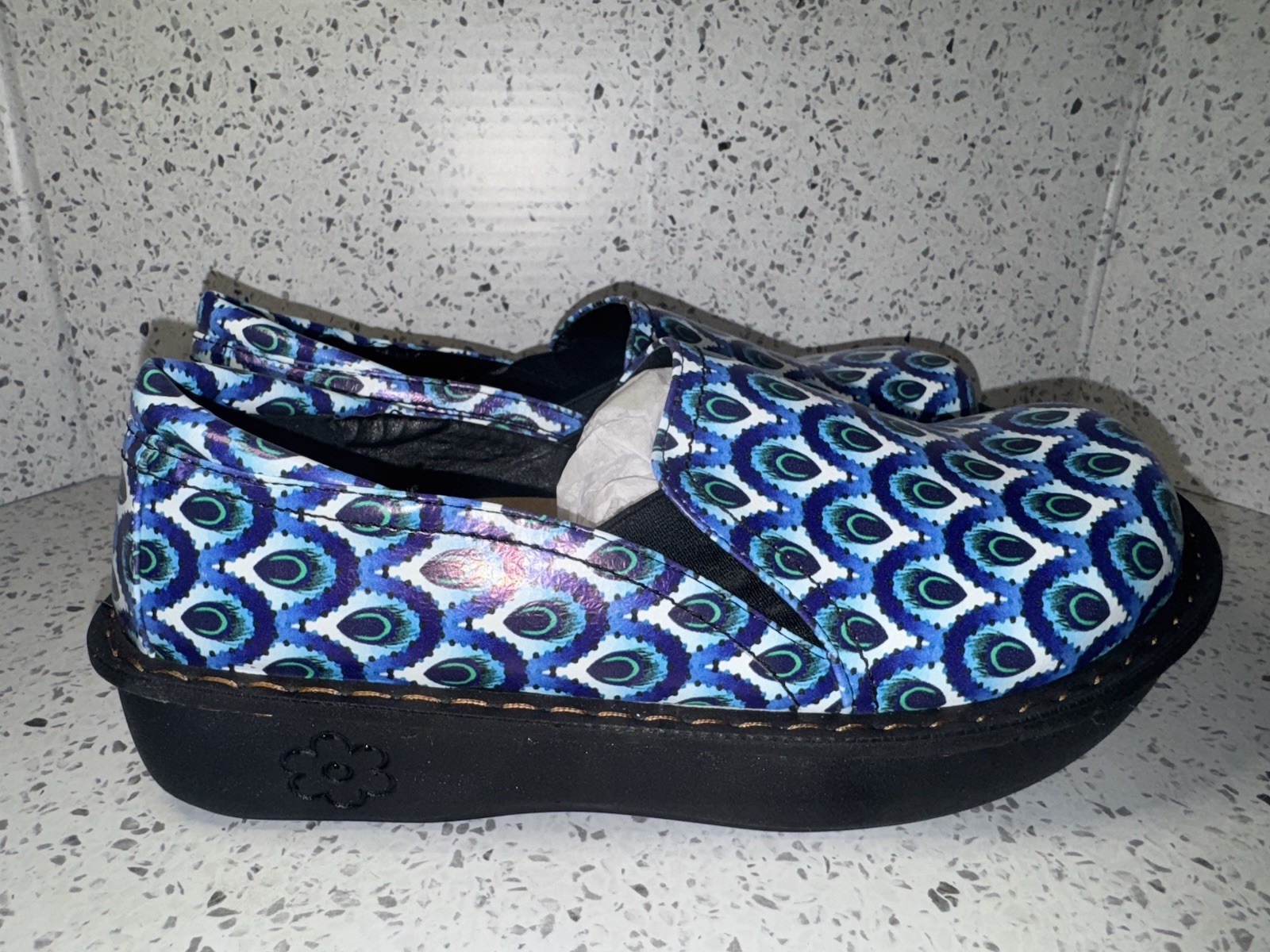 SAVVY Ducky Slip-On Slip Resistant Nursing Shoes Women Size 11 M Peacock