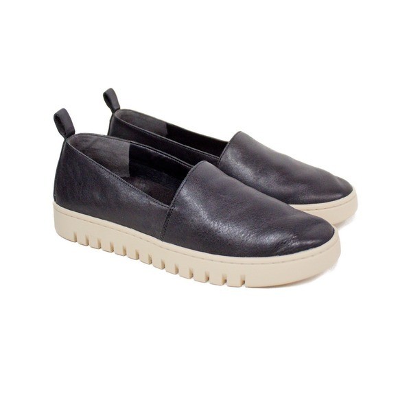Vionic Uptown A-Line Black Leather Flats Arch Support Comfort Slip-On Shoes