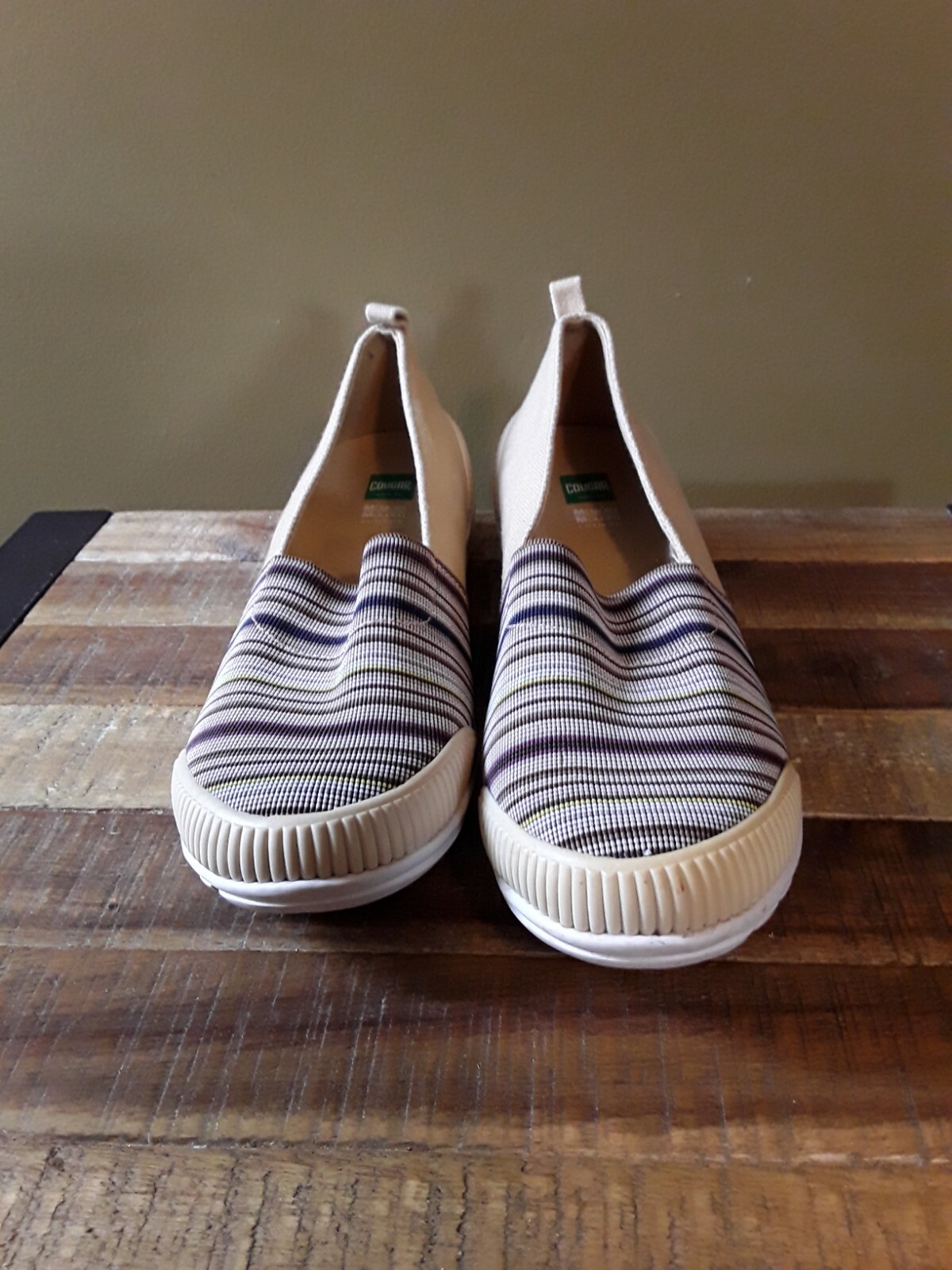Cougar Sparkle Women’s Slip On Shoe sz 8M tan w/ multicolor Striped GUC 🙂