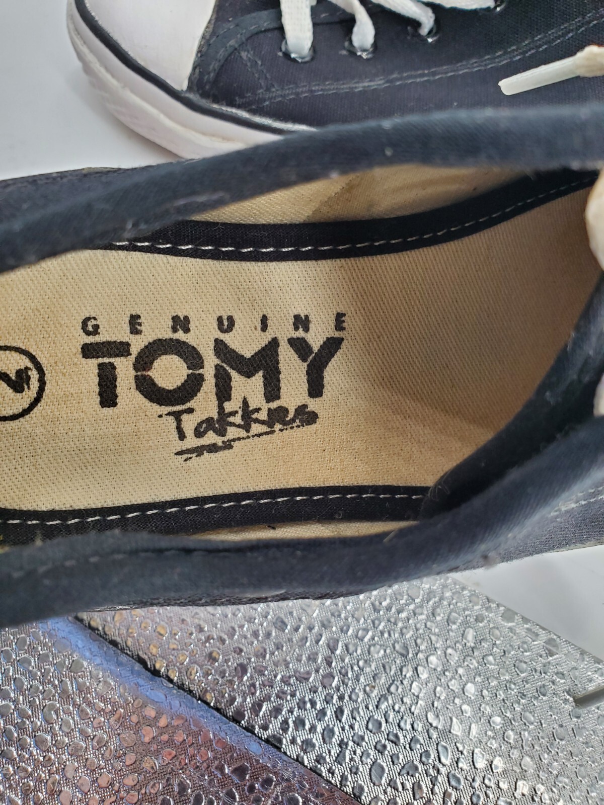Genuine Tomy Takkies Sneakers Low Top Teens SZ 2 UK, 4 US Black
