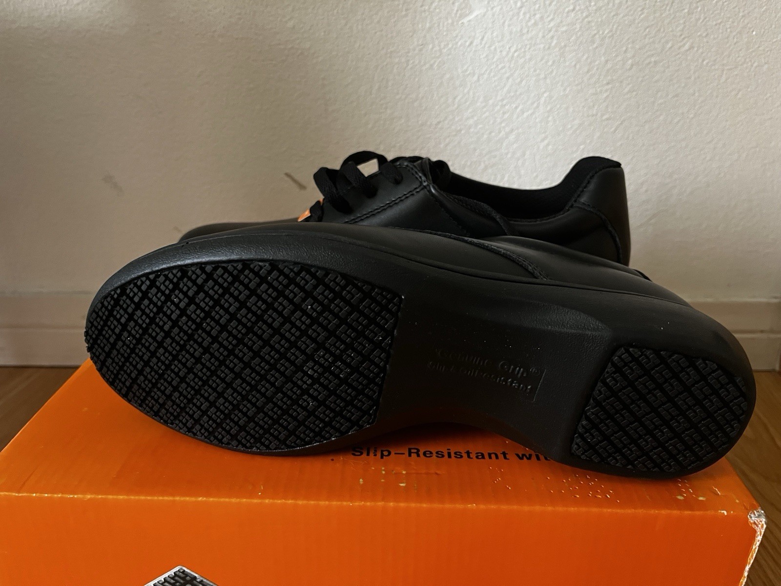 Genuine Grip Slip-Resistant With Comfort 420 Women Black Size 7.5W