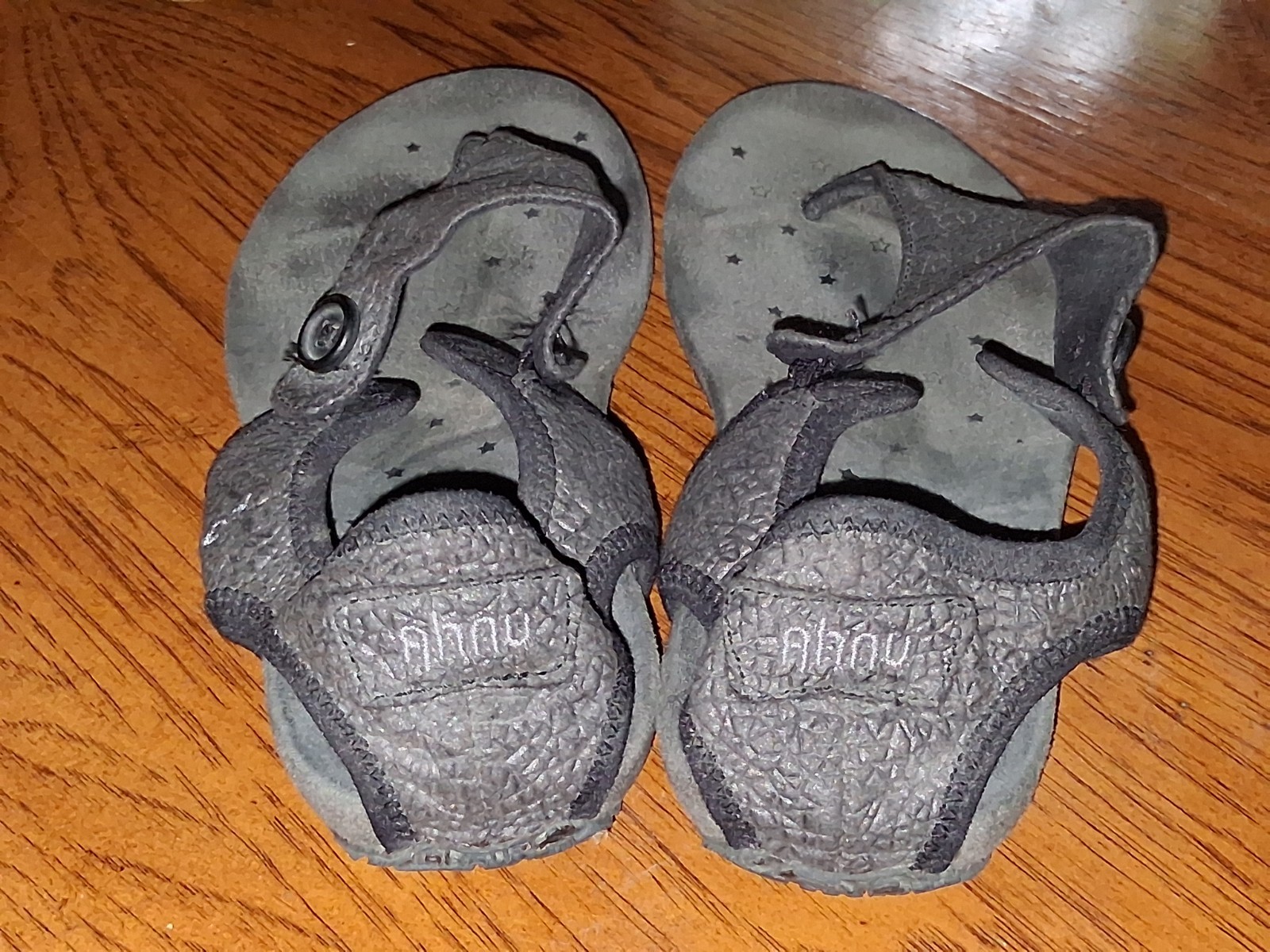 Ahnu Women’s Serena Thong Sandals Dark Gray Suede Leather Size 7 Comfy Shoes