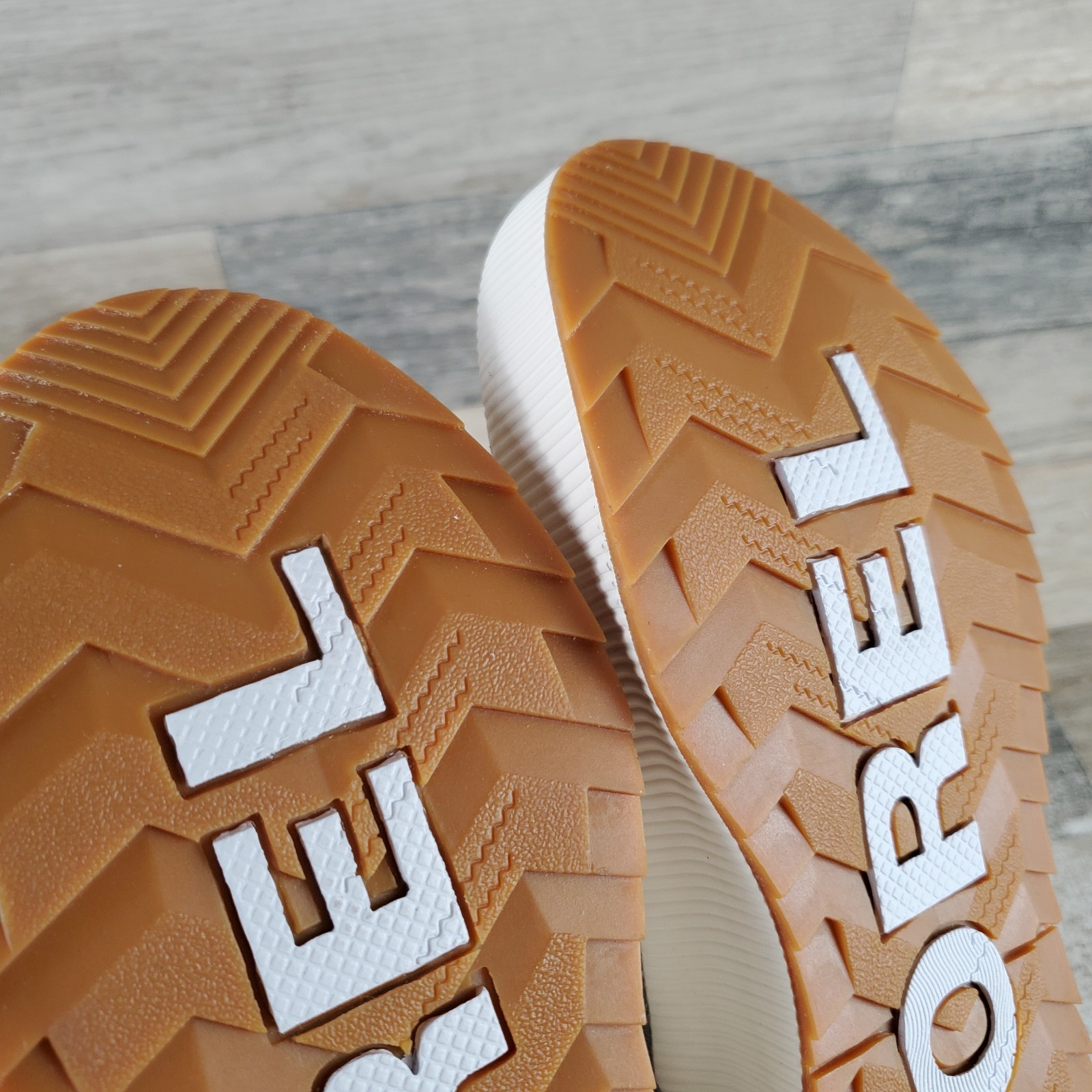 Sorel Out N About III Womens Shoes Sz 5.5 Moonstone Dove Mesh Waterproof Sneaker