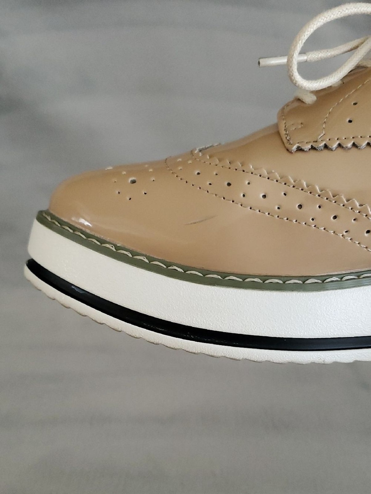 DADAWEN Tan Patent Platform Oxford Wingtip Shoes WOMEN’S SIZE: 39 EU/ 8 US
