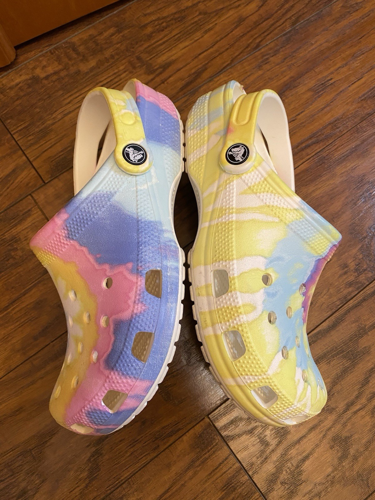 Crocs Unisex Classic Tie-Dye Pastel Graphic Clogs Men’s Sz 7 Women’s 9