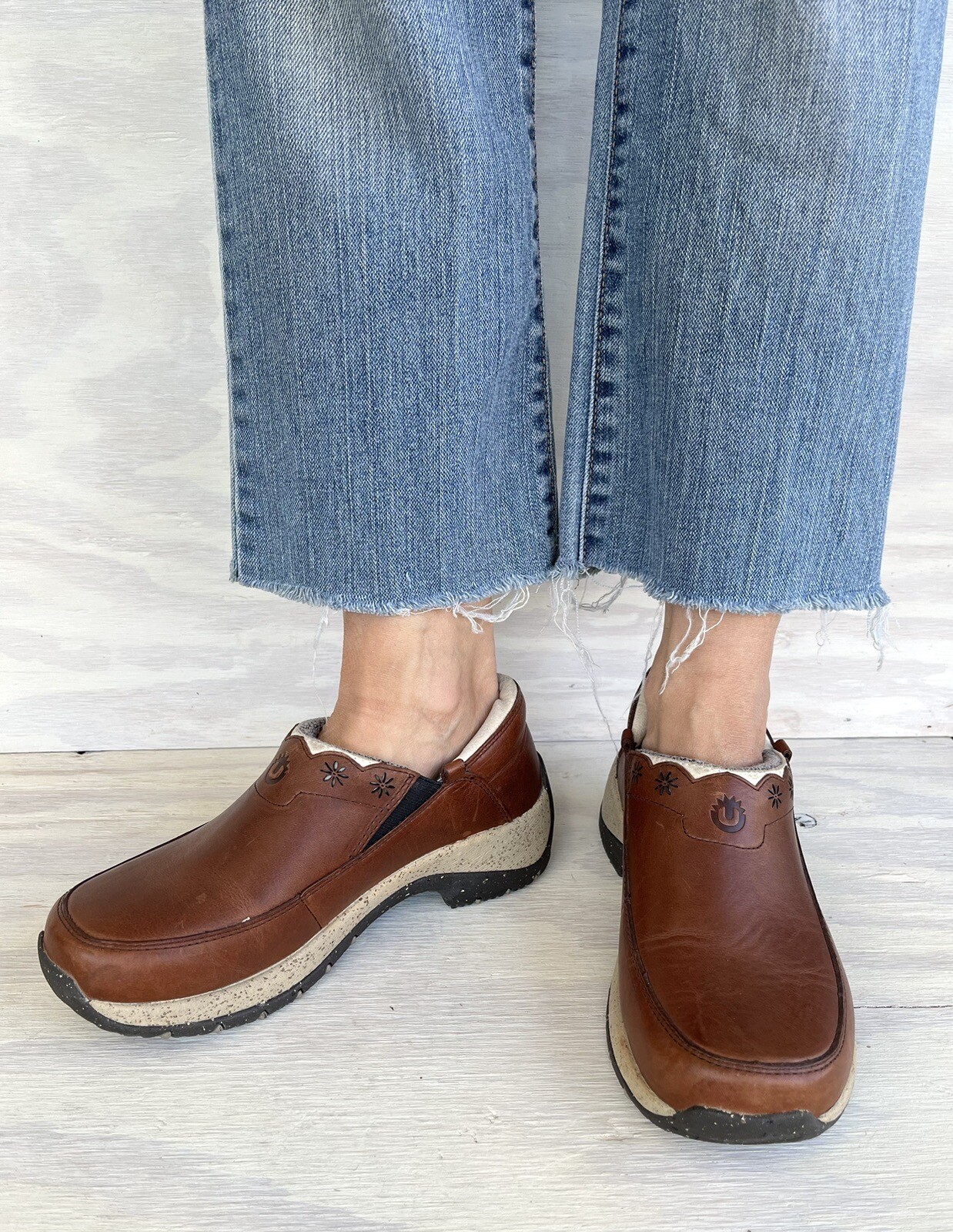 Ulu Brown Leather Slip Resistant Comfort Mules/Loafers Shearling Footbed Size 7