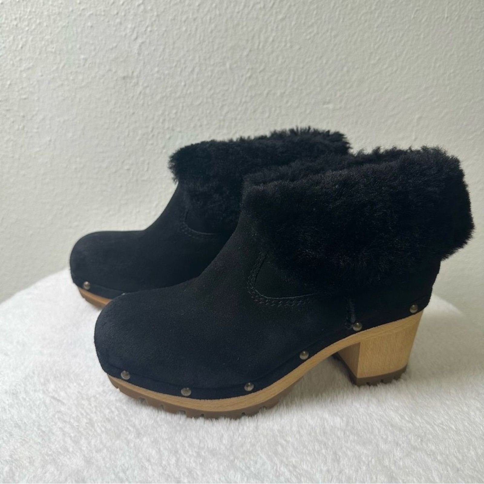 UGG Thebes Black Suede Clog Wooden Bootie Mules with Faux Fur Trim Size 5