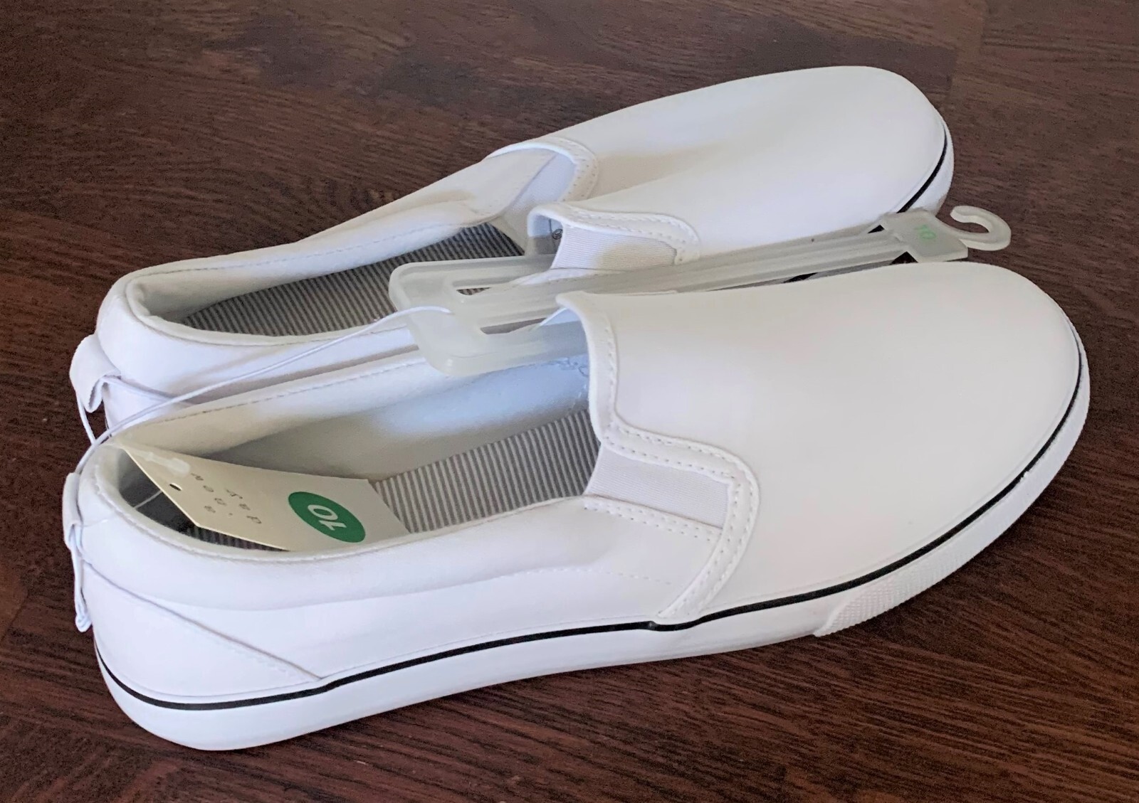 A New Day Women’s Millie Twin Gore Slip-On white Sneakers – size 10