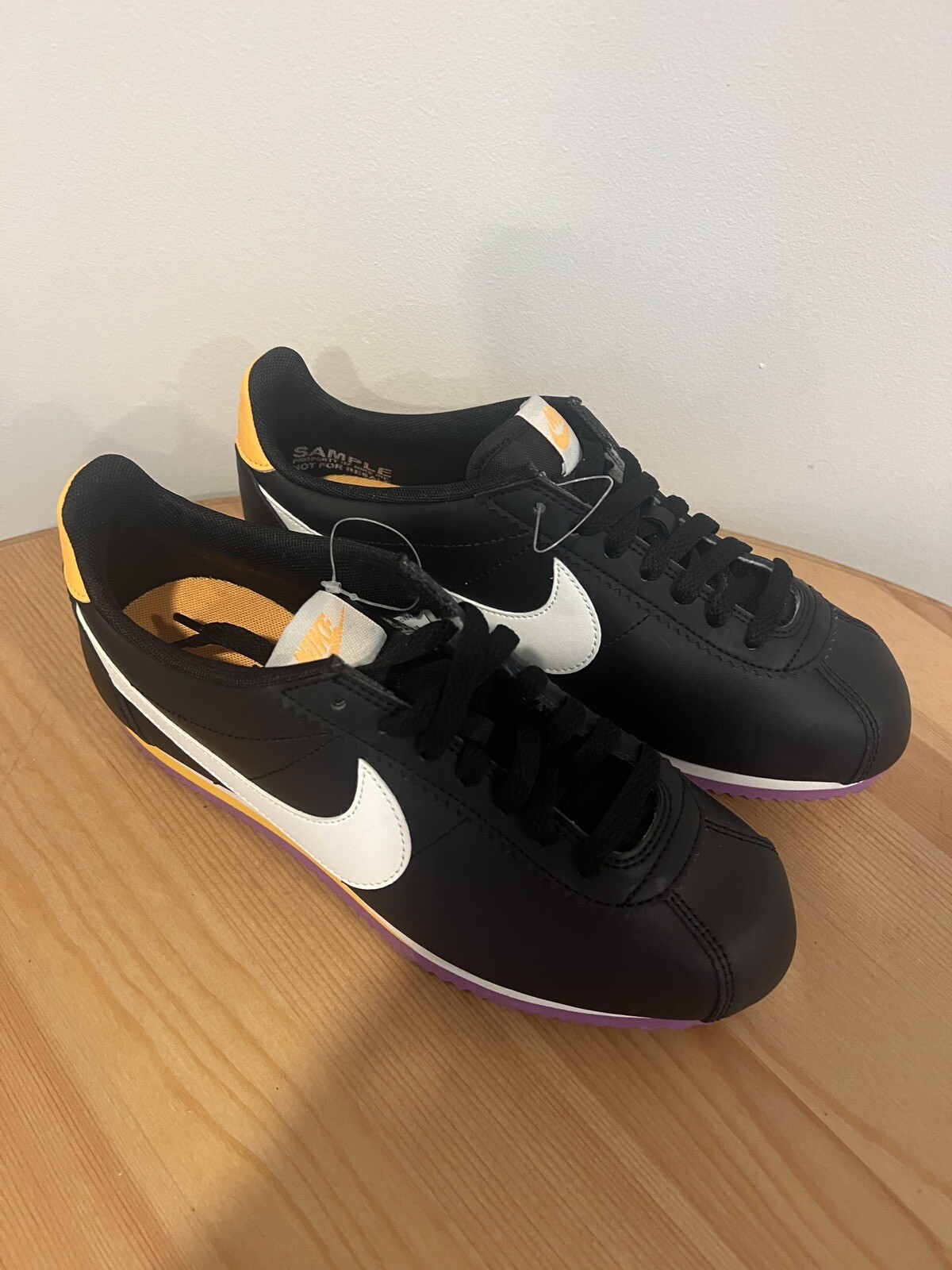 Nike Classic Cortez 15 – Women’s 7 – Black Laser Orange – NEW