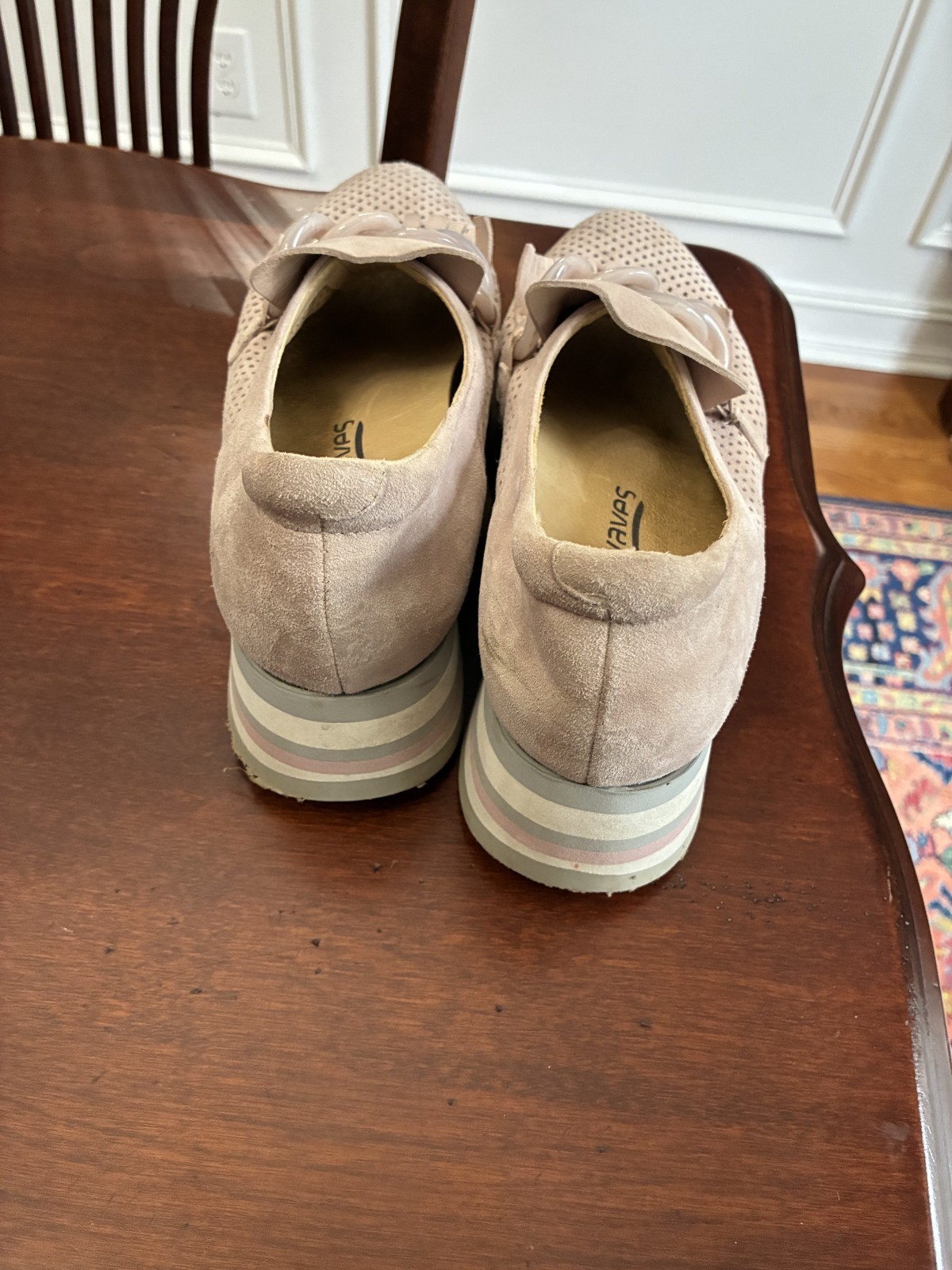 Women’s Softwaves Caddie 38.5 US 8 Beige Suede Arch Support Platform Sneakers