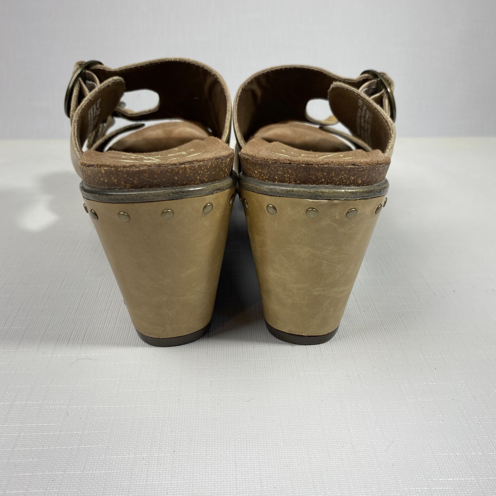 Dansko Tan Double Strap Wedge Heel Sandals! Leather Buckle Studded Sz 38 7.5 – 8