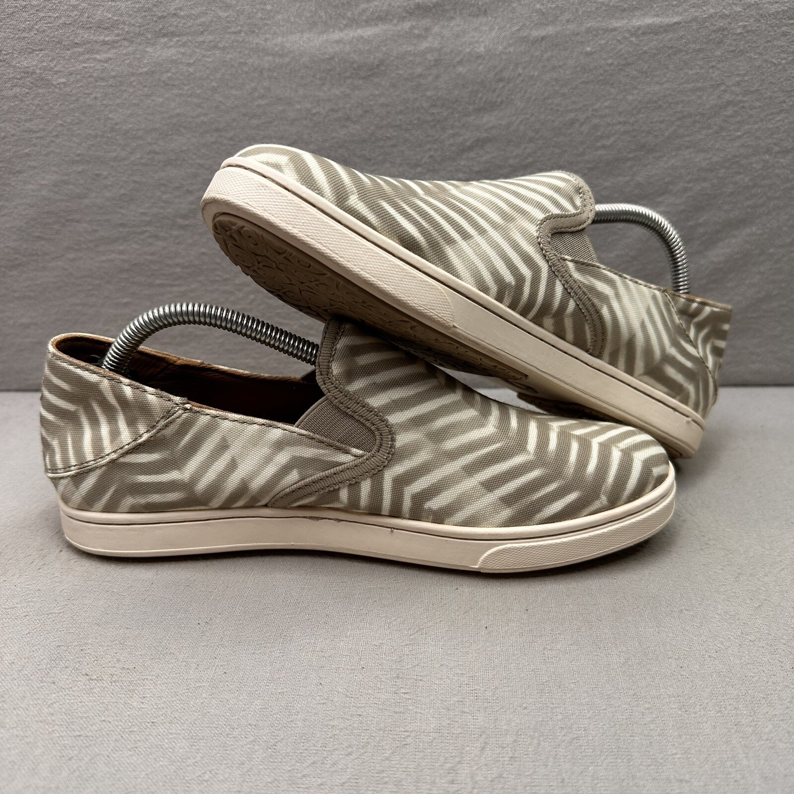 OluKai Pehuea Pai Womens Size 7 Shoes Gray/Off White Canvas Slip On Sneakers