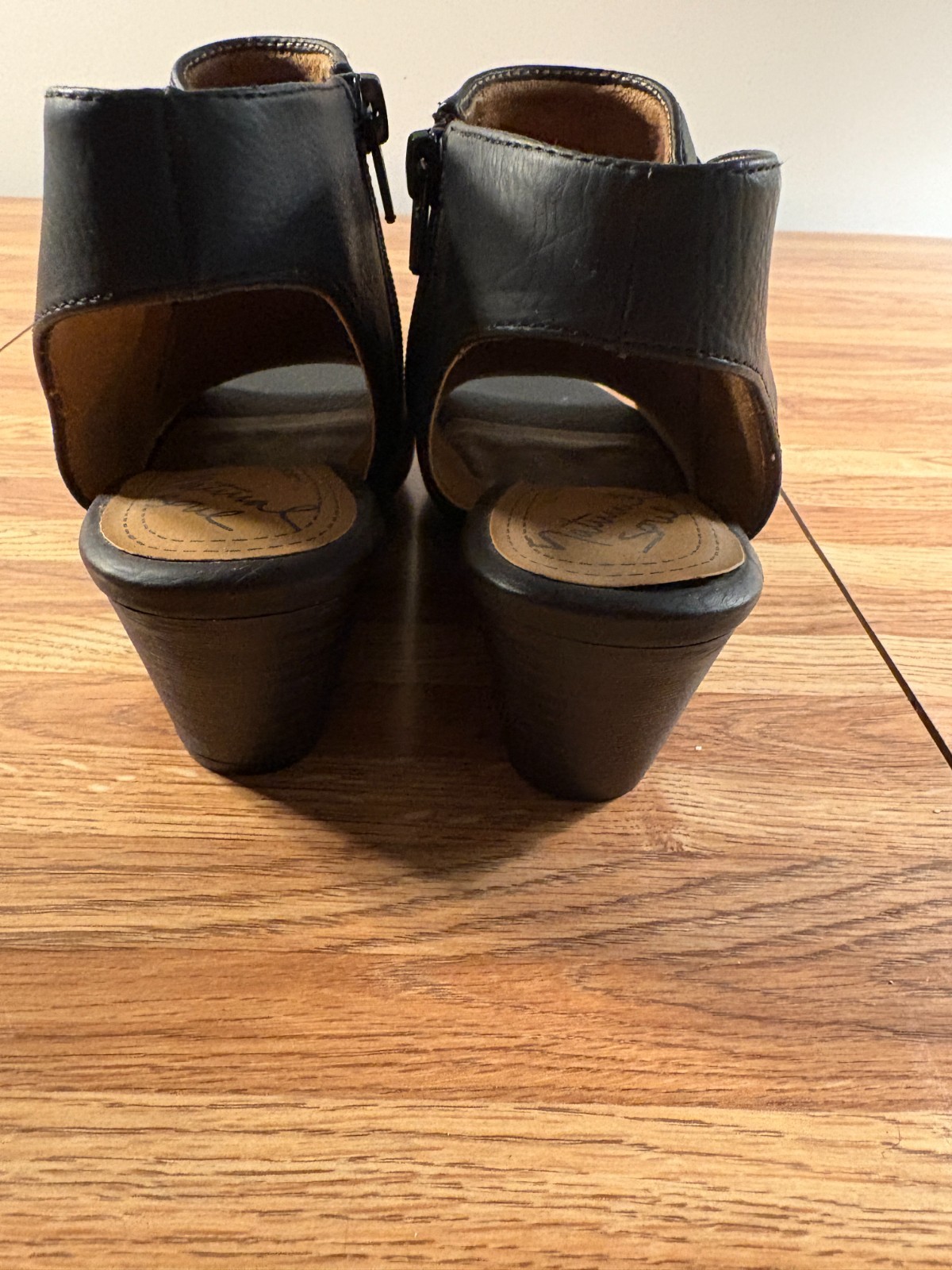 Natural Soul Black Wedge Sandals Women’s Size 6.5 Comfort Open Toe Zip Slingback