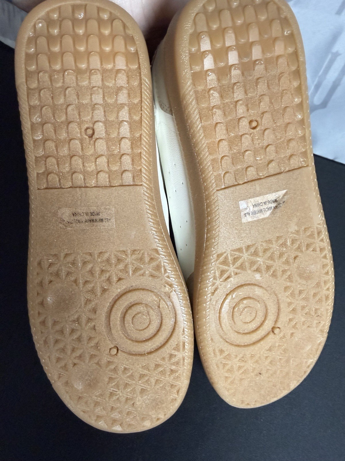 Dolce Vita Women’s Size 8.5 White Beige Hook & Loop Closure Sneaker With Defect