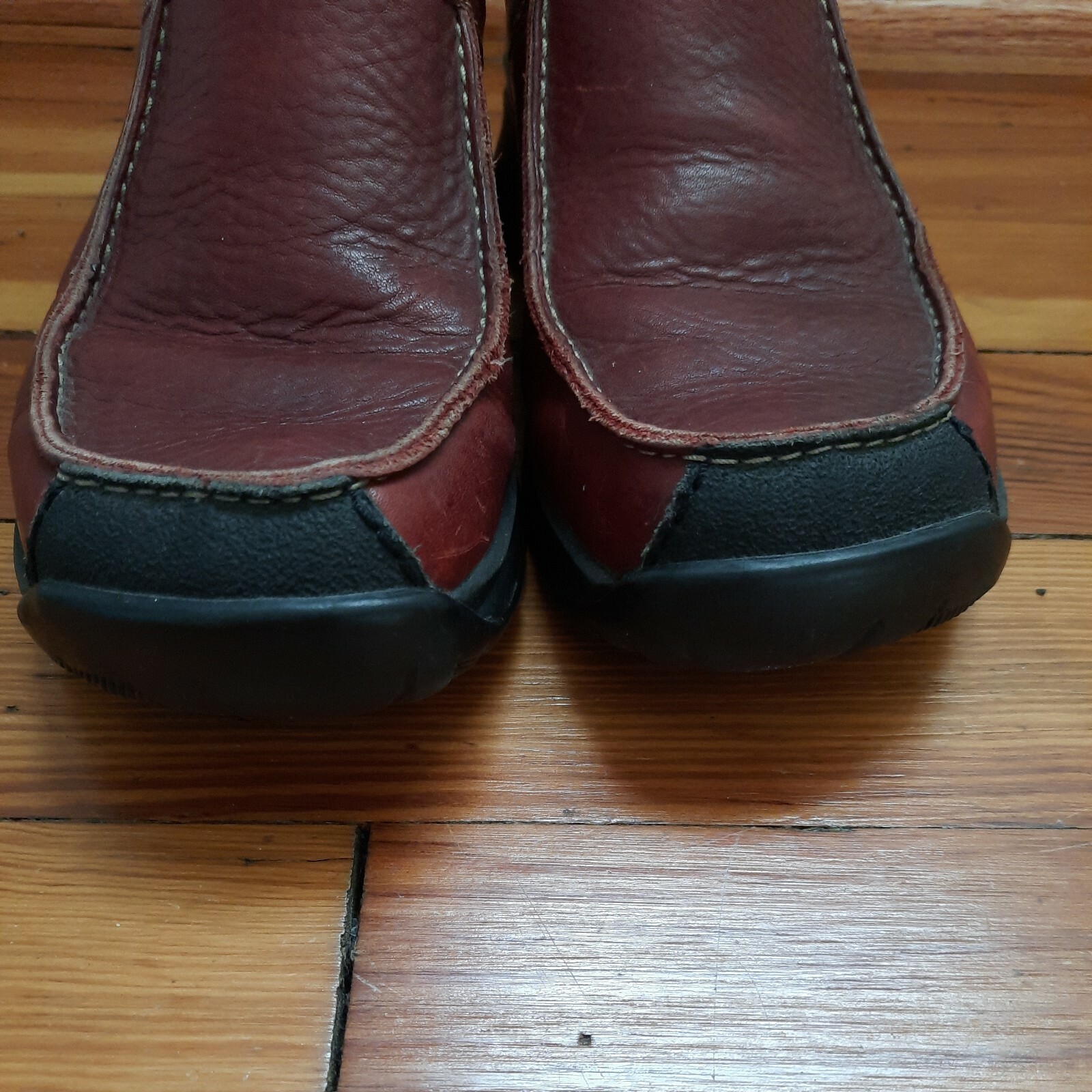 CLARK’S WOMEN’S Sz 7M LEATHER SLIP-ON RUBBER SOLE VENUS 38218. 9-j