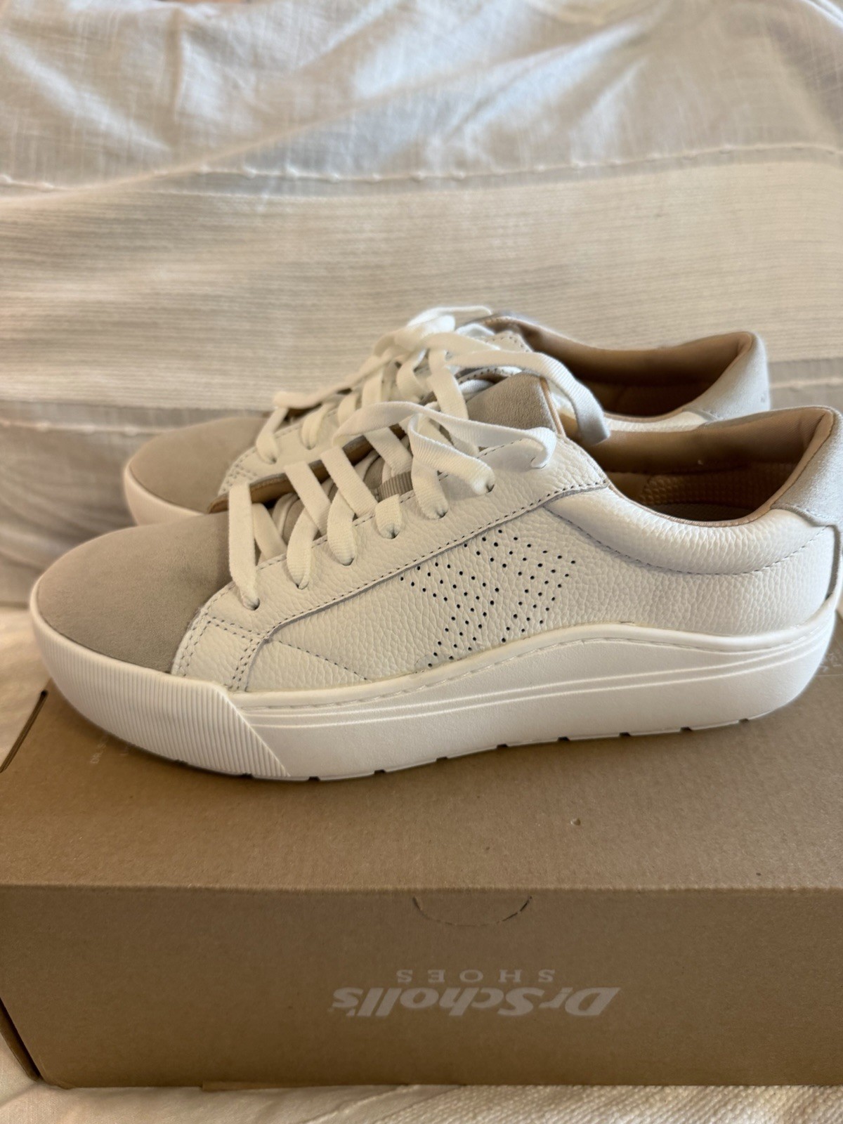 Dr. Scholls Take It Easy Original Collection White Size 8M Womens Sneakers NIB
