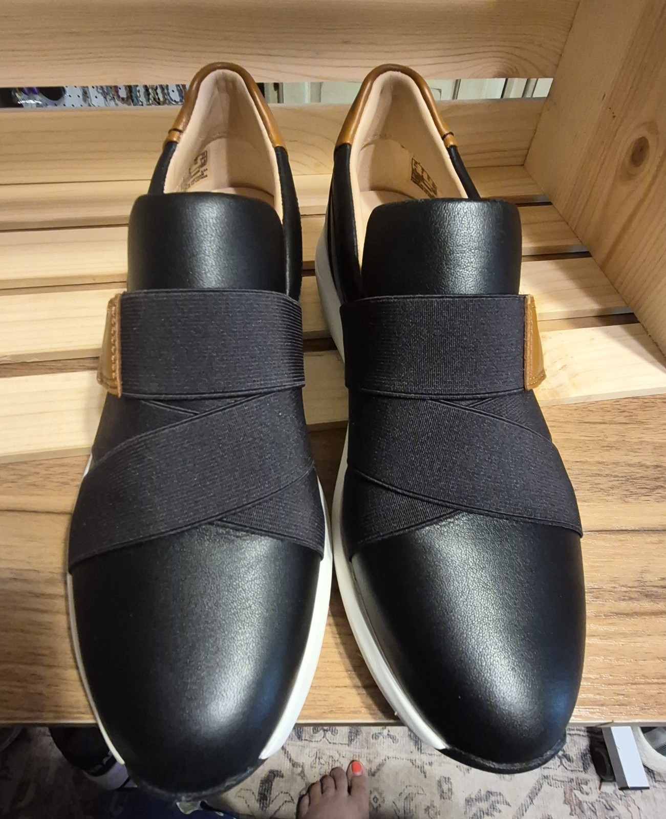 NWOB Clark’s Artisan Unstructured Tivoli Strap Blk Leather Sneakers Womens US 9