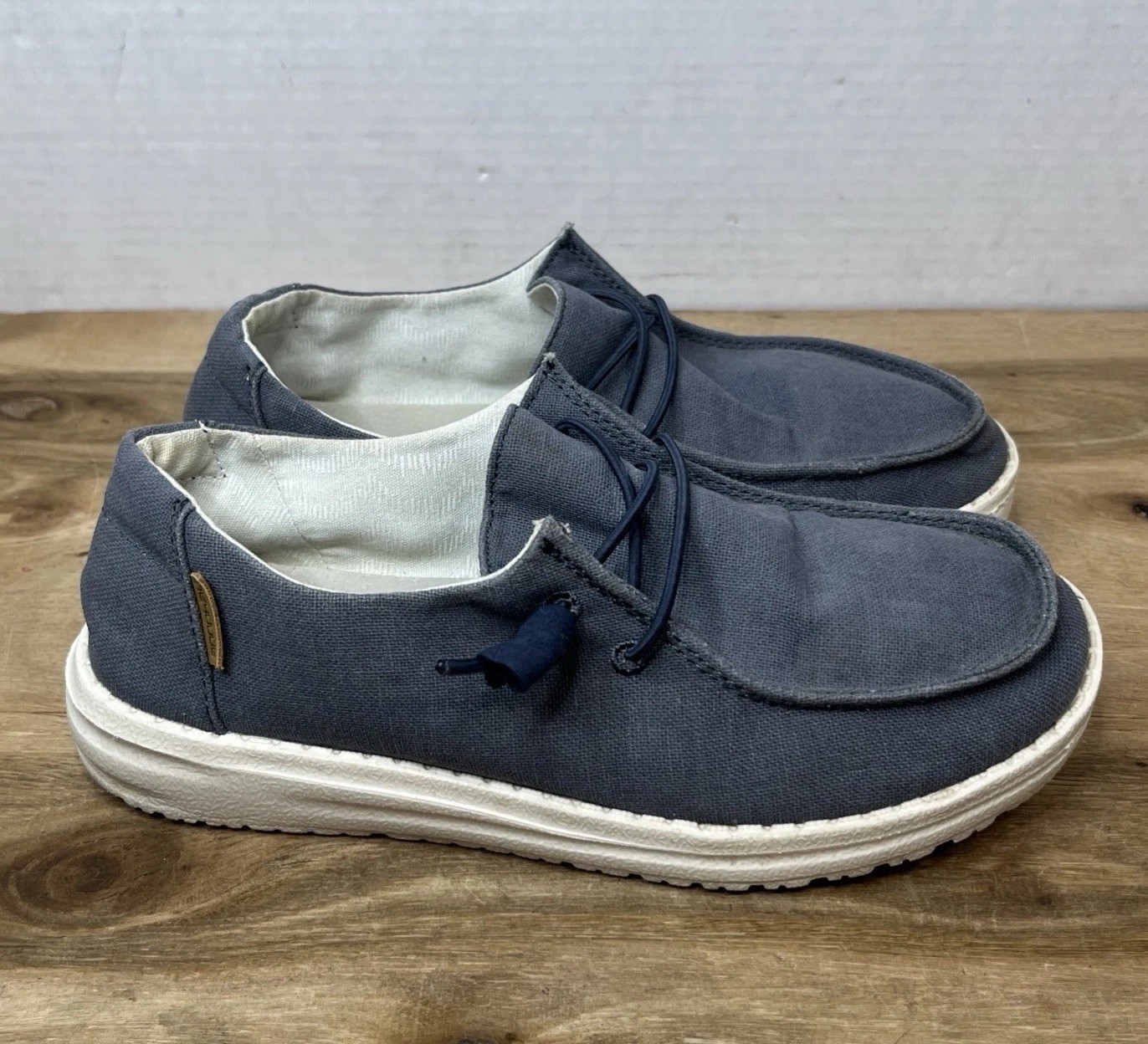 Hey Dude Women’s Wendy Chambray Navy White Canvas Slip On Shoes Sz 6