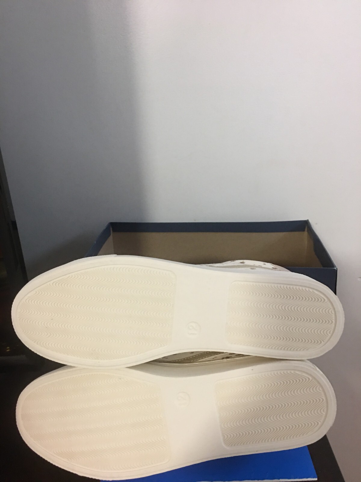 BRAND NEW WOMEN’S SIZE 12 UNIVERSAL THREAD GOLD BRITTIN SNEAKERS (NEW IN BOX)