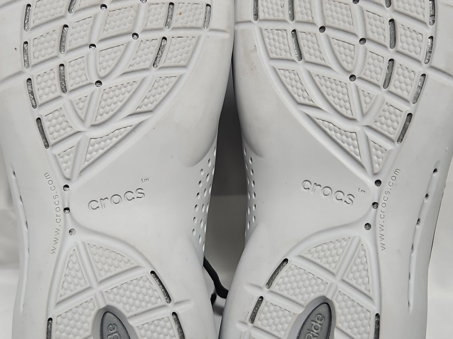 Crocs LiteRide 360 Pacer Sneakers Black Gray Lace Up 206705 Womens Size 9 GUC