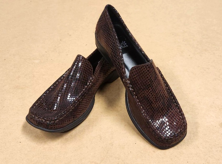 Glacee Star Women’s Snakeskin Pattern Leather Loafers Brown ~ US Size 7M