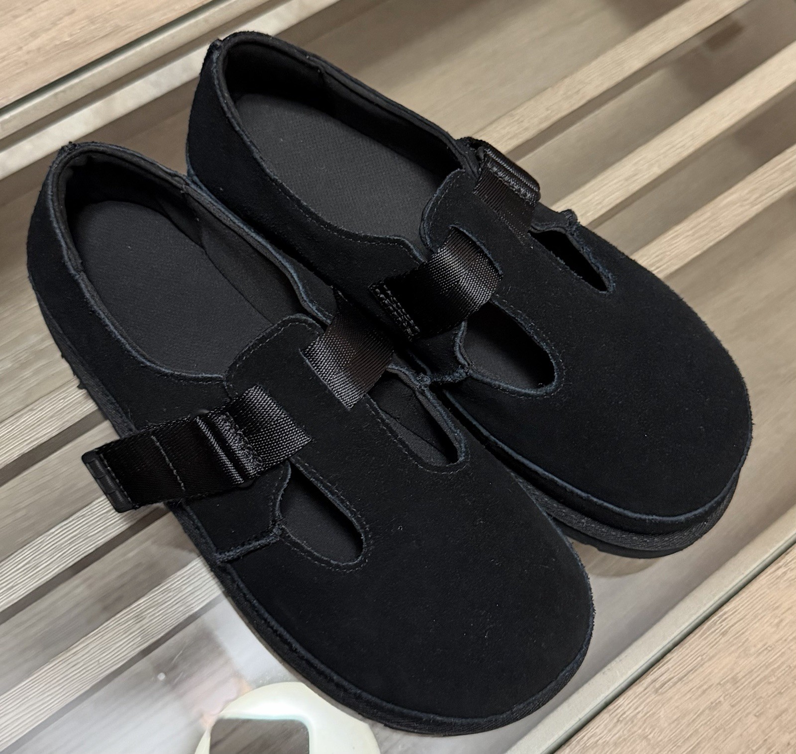 UGG Goldenstar Mary Jane Clog Size 9