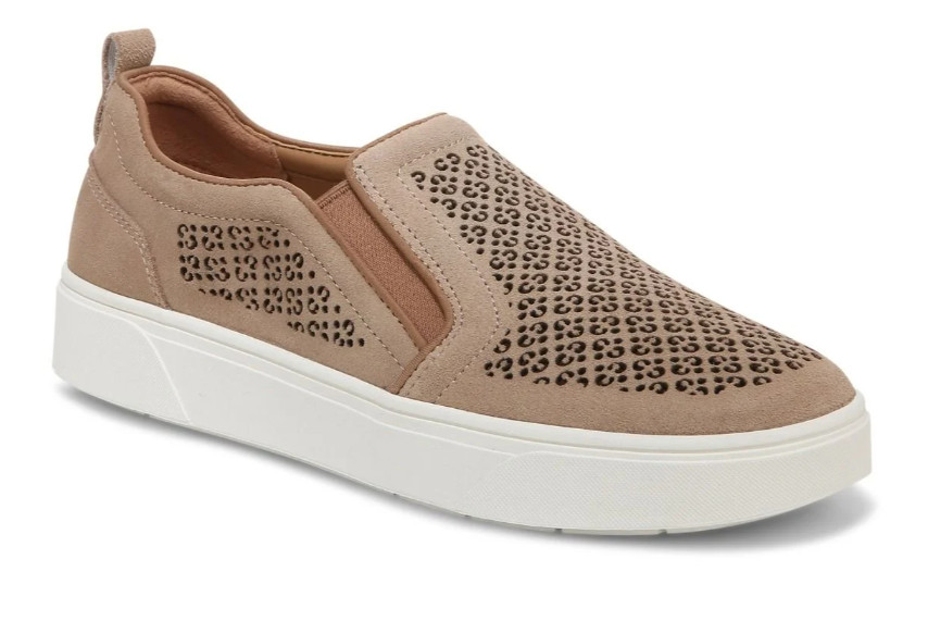 Vionic Kimmie Perf Sneaker Wheat Leather Women’s sizes 5-11/NEW! MEDIUM