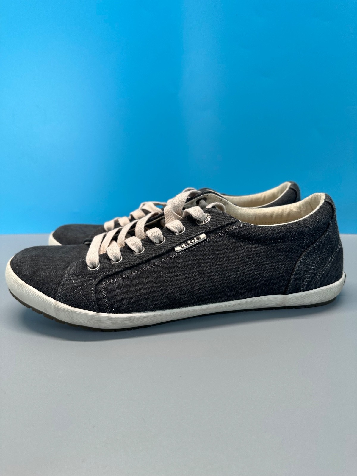 Taos Star Grey Washed Canvas Comfort Lace Up Sneakers Womens Size 9.5 Minimalist