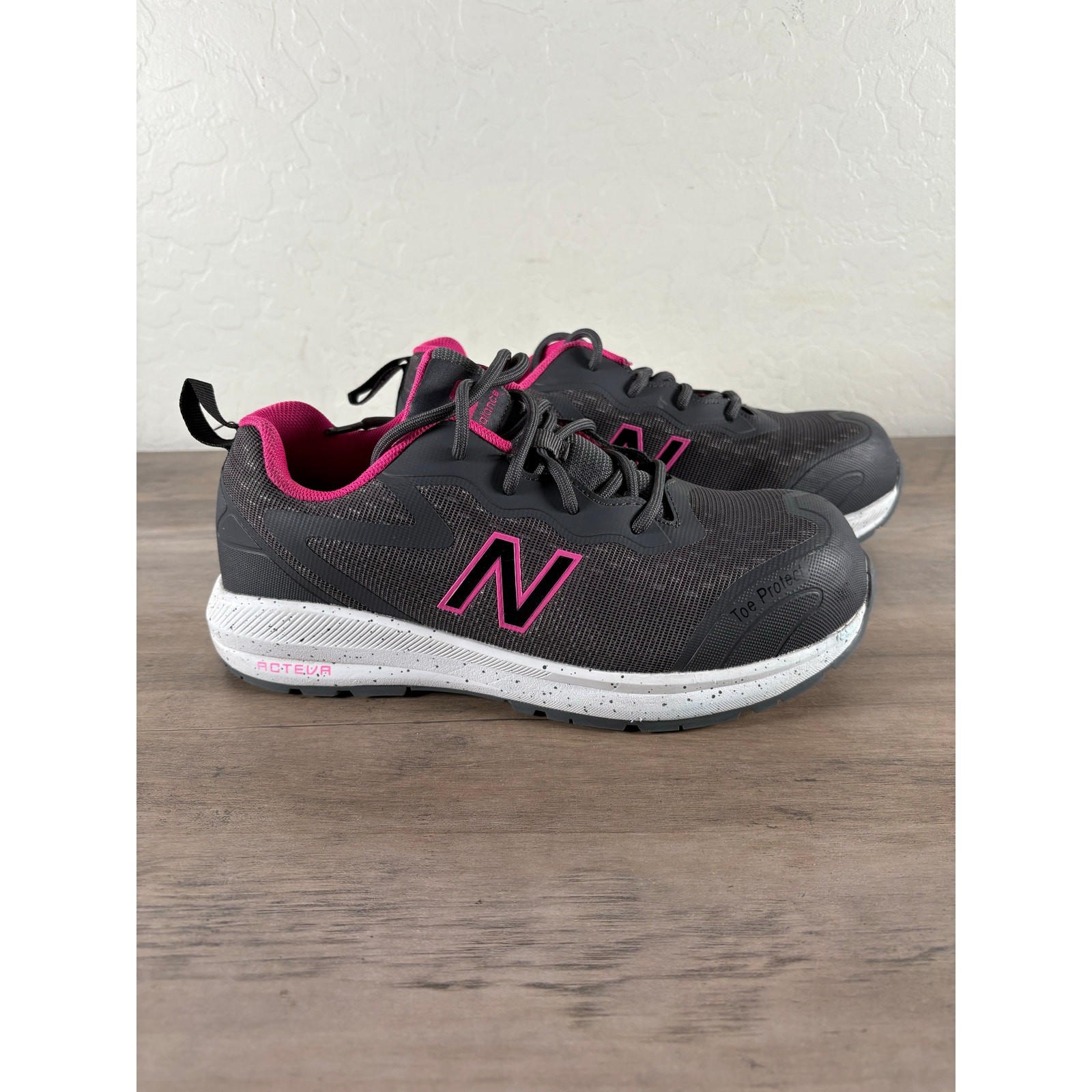 New Balance Logic Comp Toe Gray Pink Women’s Work Shoes Size 6 EU 37- NWOB