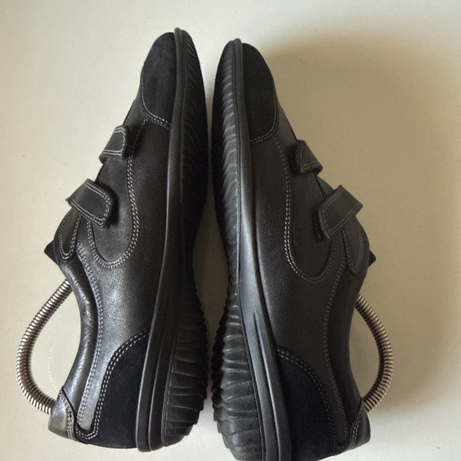 ECCO mens Comfort Black Leather Hook & Loop Straps Sneaker Size 9 US