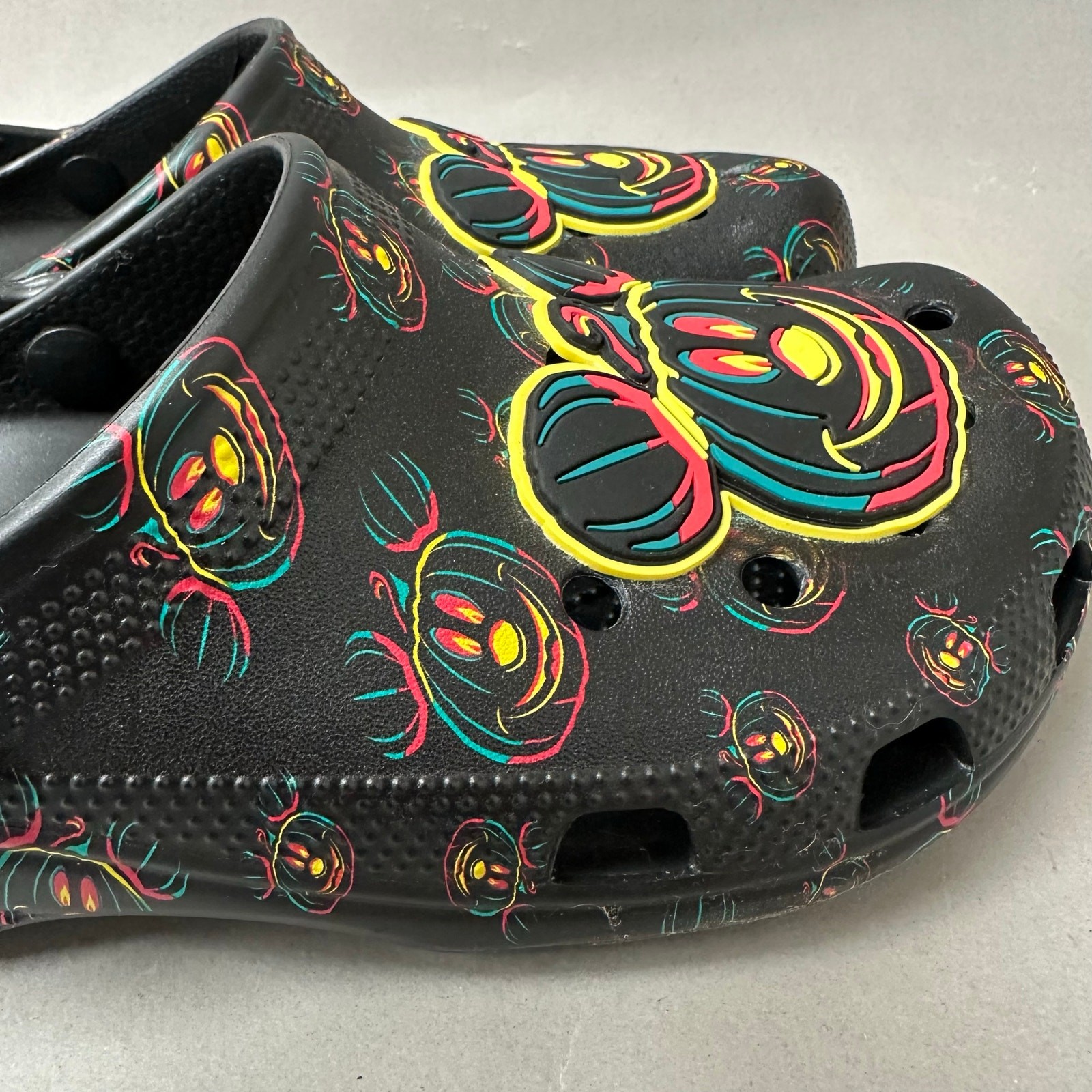 Crocs Disney Mickey Halloween Glow In The Dark Classic Clog Womens size 9 Mens 7