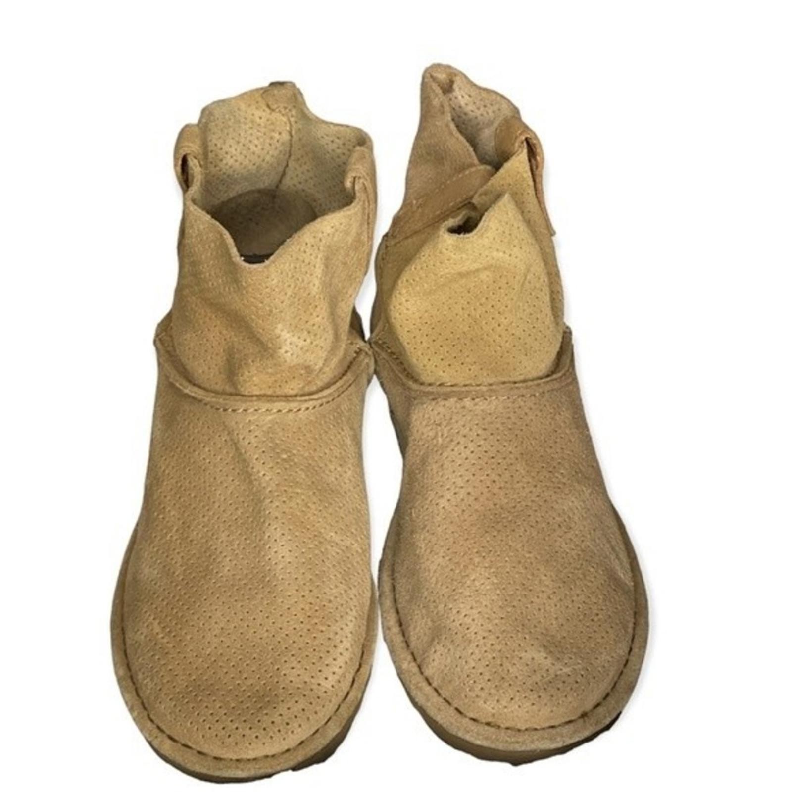UGG Women’s Classic Unlined Mini Perf Winter Boot Color Tawny Size 9 S/N 1016852
