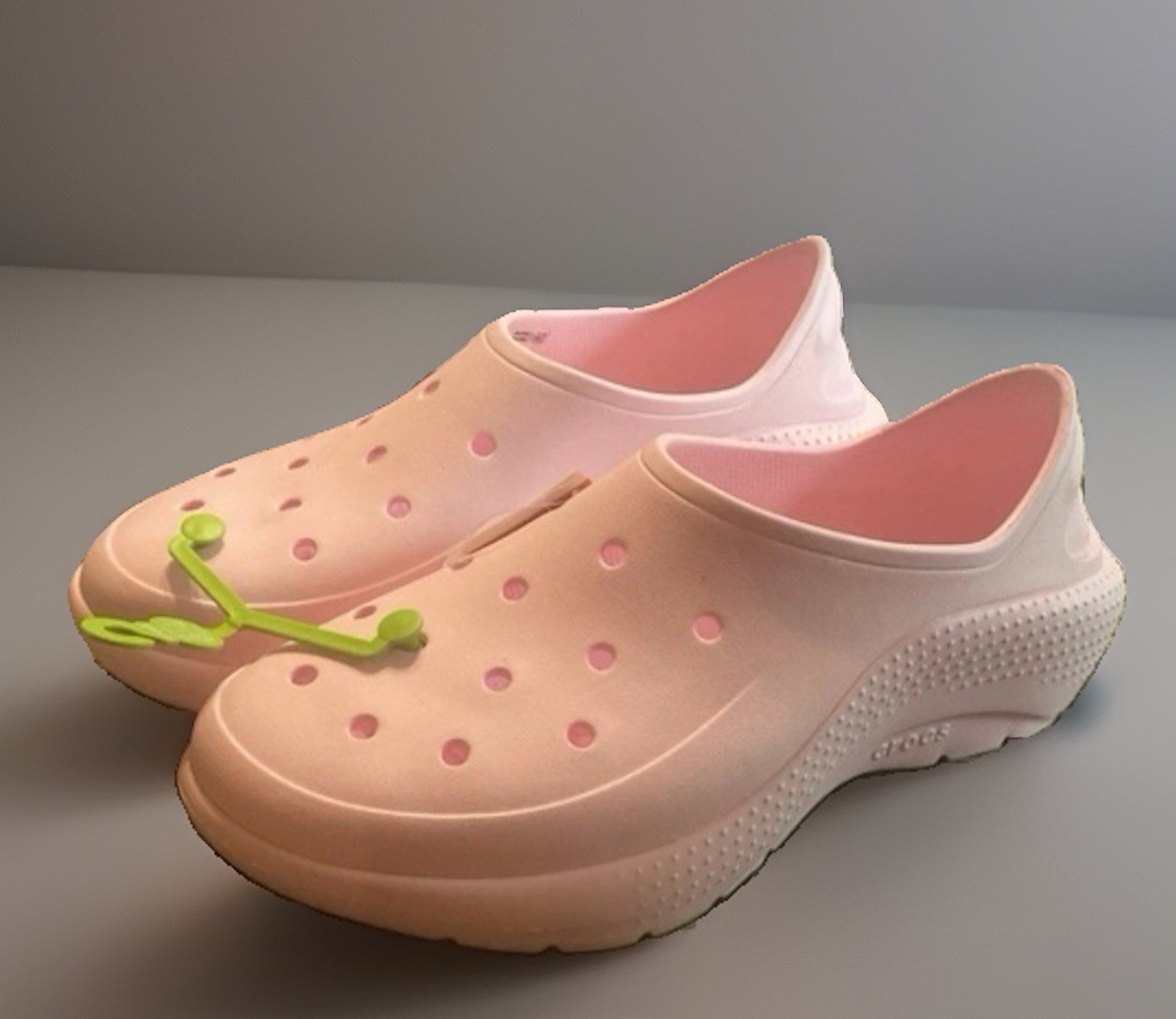 Crocs Classic Sneaker Pink Slip On Lightweight Men’s Sz 11 / Women’s sz 12