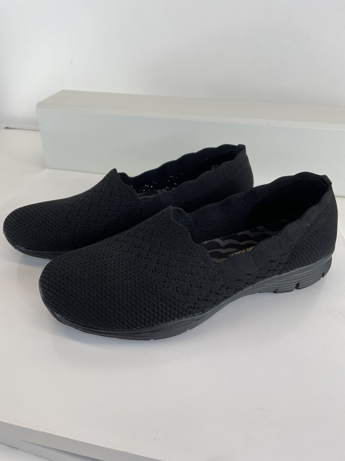 Skechers Womens Sz 8.5 Black Mesh Classic Fit Air Cooled Slip On Shoes SN49481