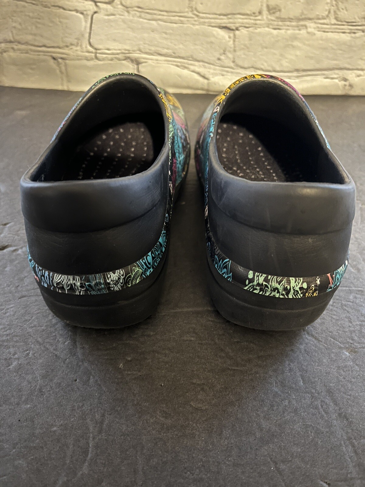 Crocs Graphic Print Multi Color Clogs Women’s Sz 5