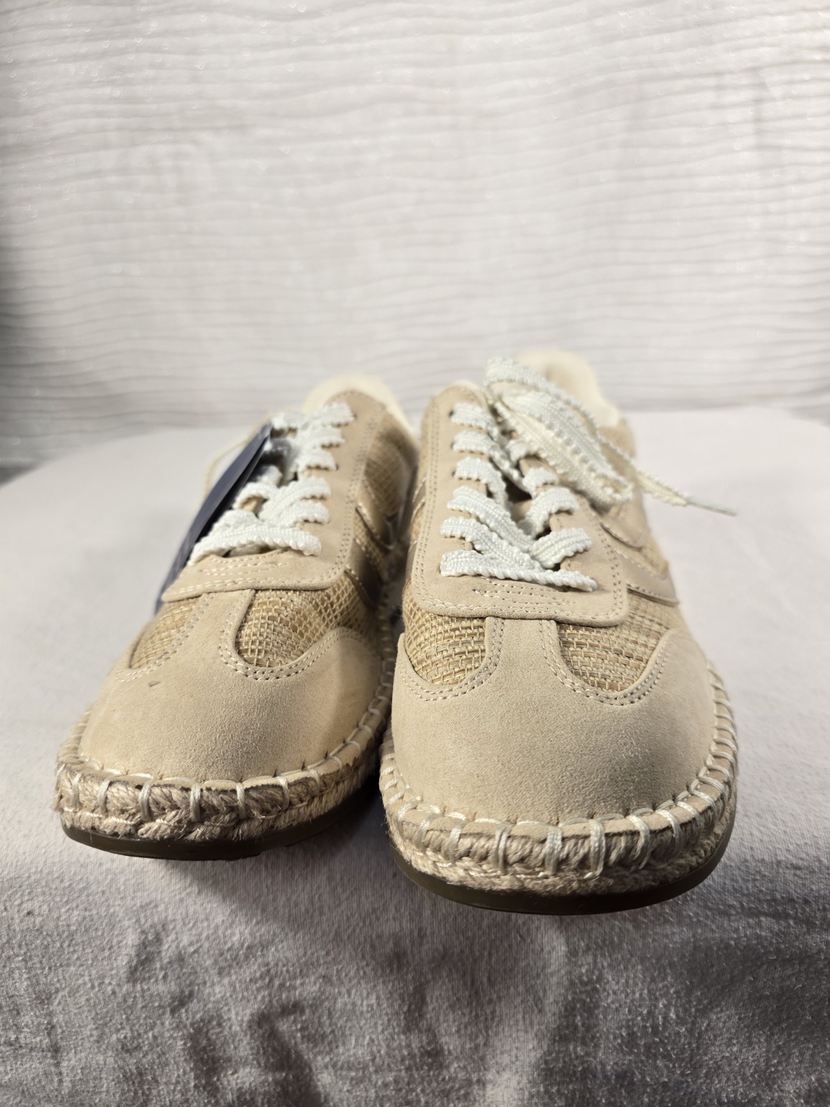 Universal Thread Womens Courtney Casual Fashion Sneakers Light Beige Size 8