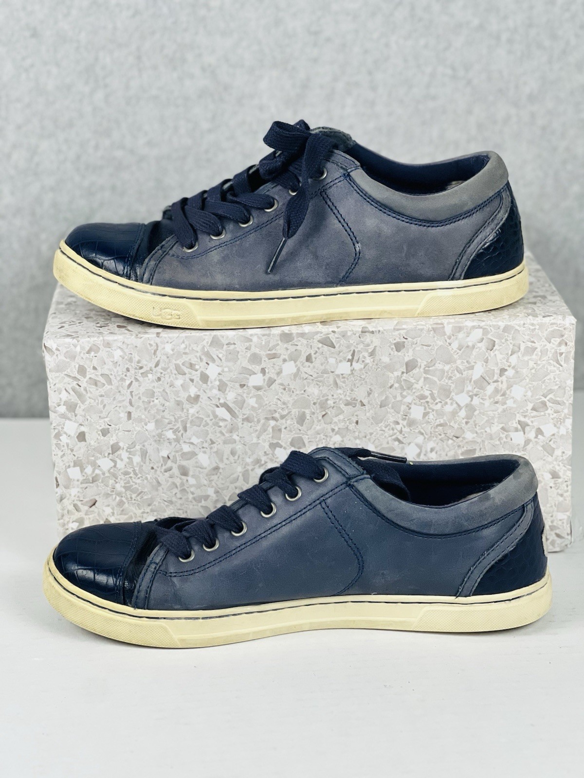 UGG Sneakers Womens 8 Blue Suede Low Top Casual Comfort Walking Travel Shoes