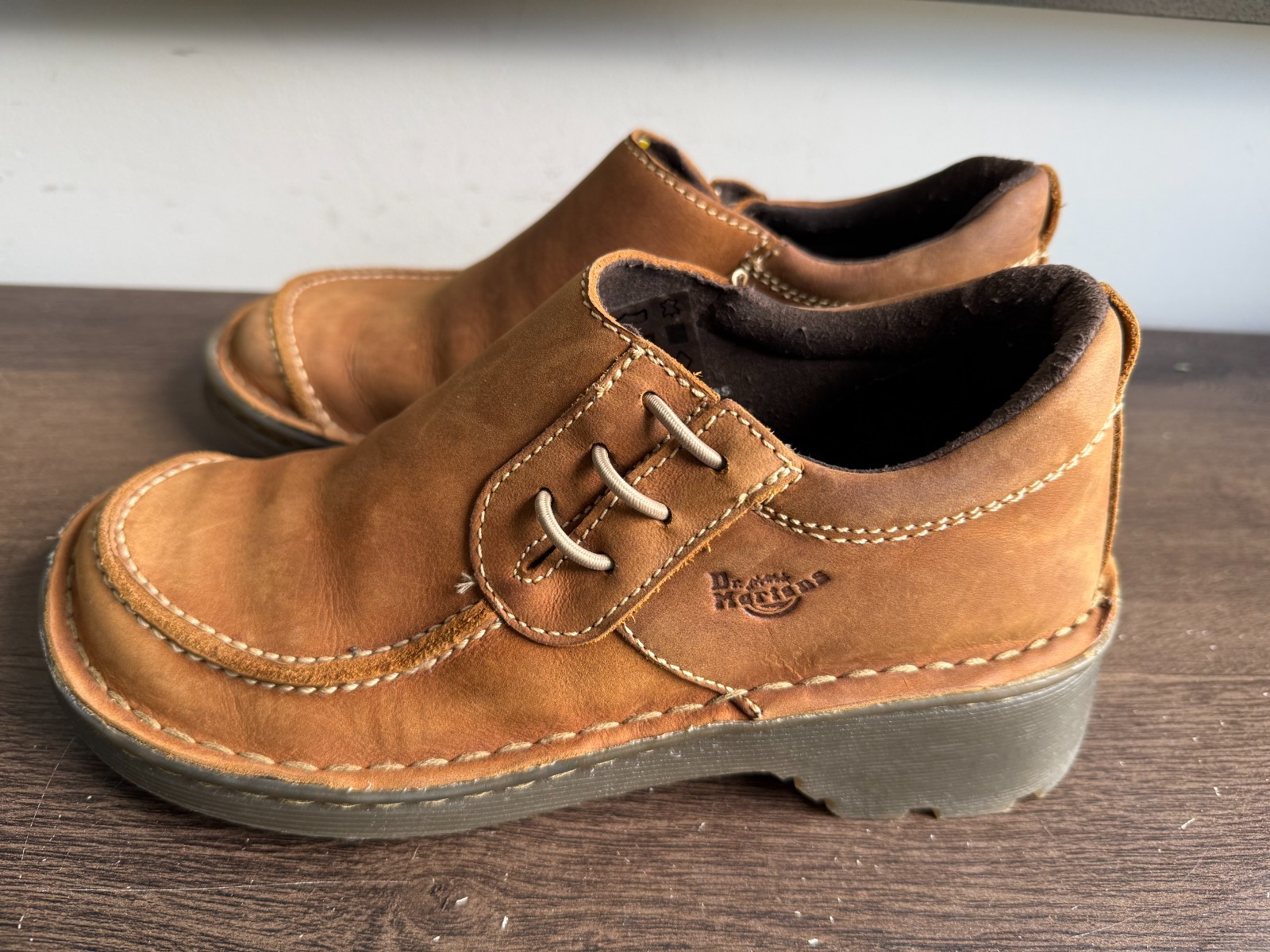 VTG women Dr. Martens Mel 2B18 Slip-On Peanut Nubuck Shoes Booties sz US 6