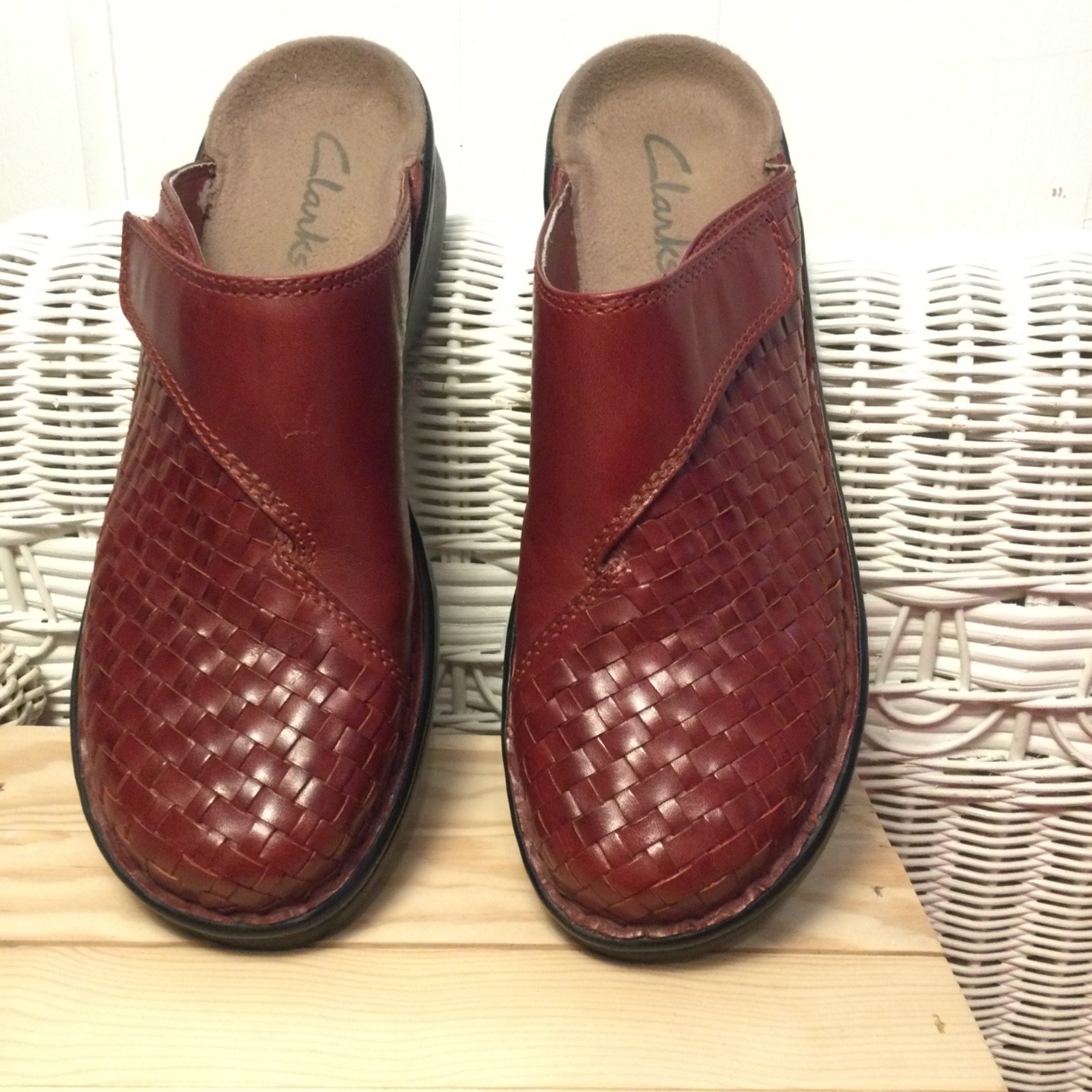 VTG Clarks Womens Shoes 10M Leather Woven Clogs – adjustable – made Brazil