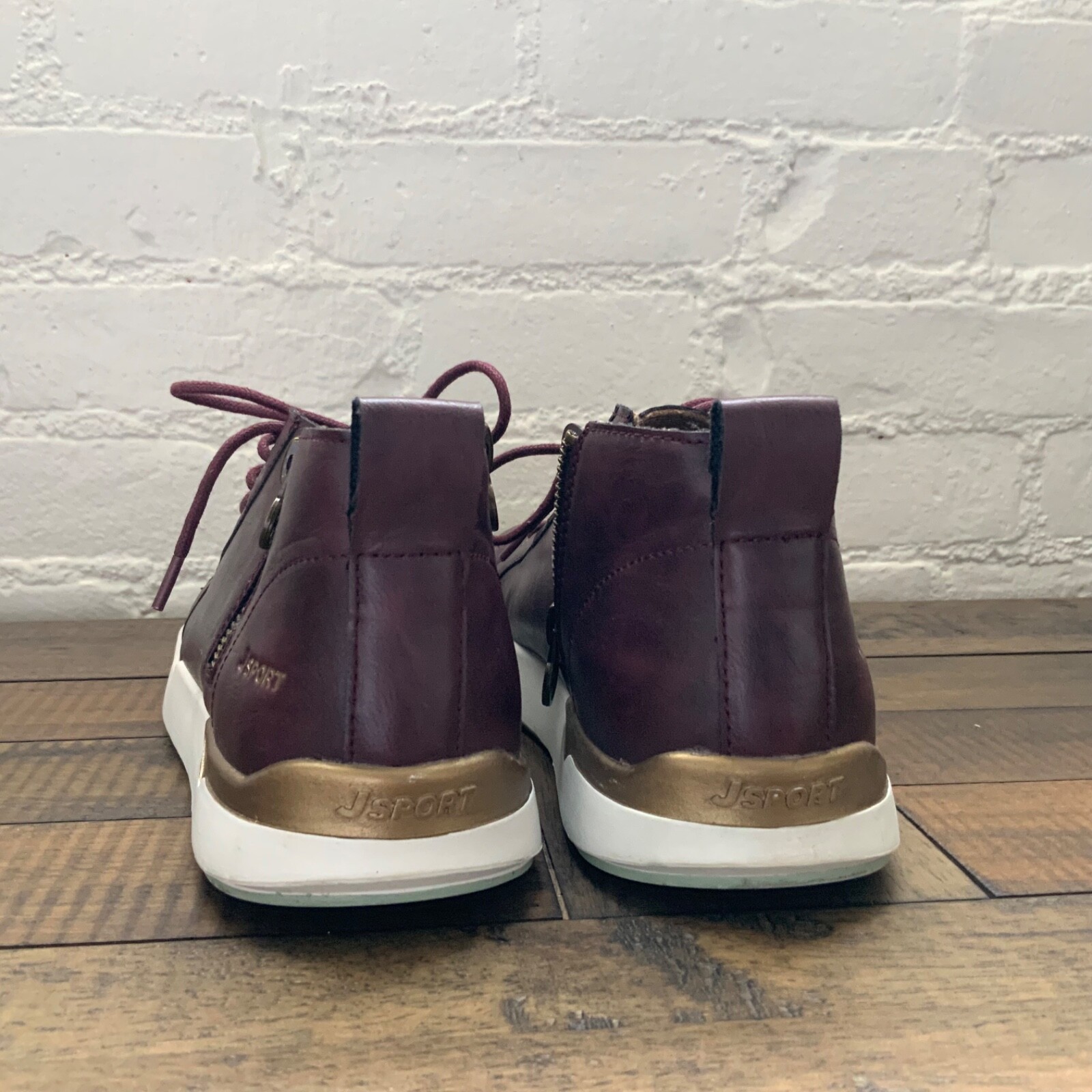 JSport Womens Cranford Shoes Side Zip Sz 8.5 Burgundy Vegan Leather Sneakers