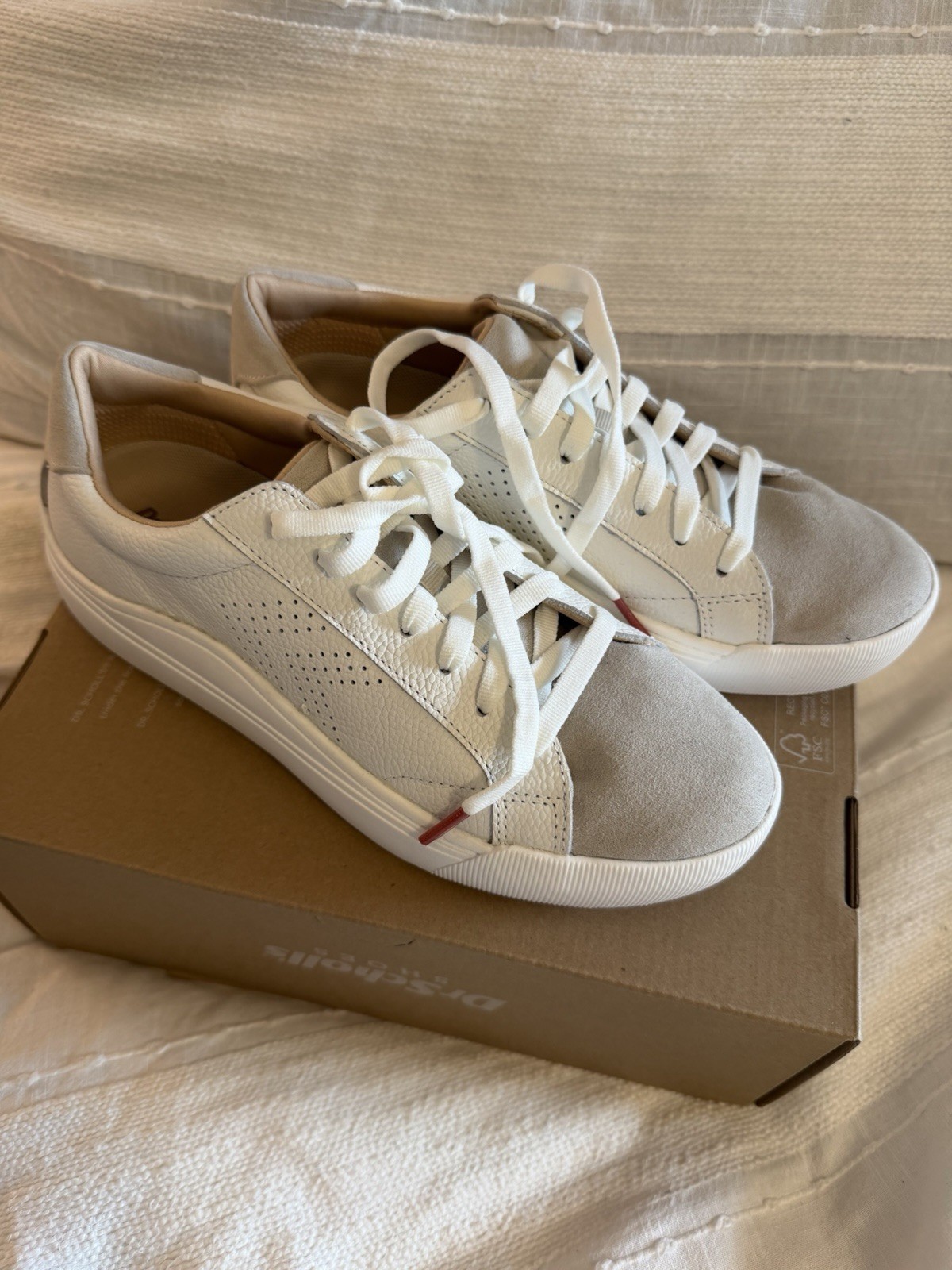 Dr. Scholls Take It Easy Original Collection White Size 8M Womens Sneakers NIB