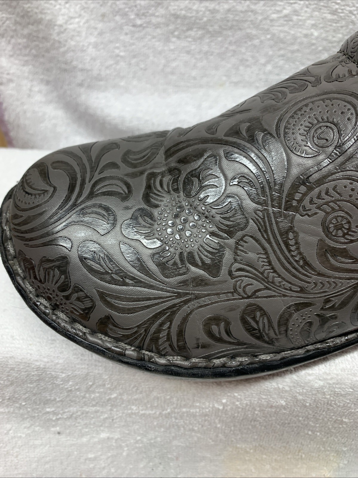 BOC Born Gray & Black Flower Print Clogs Nursing Women’s Size 10 M