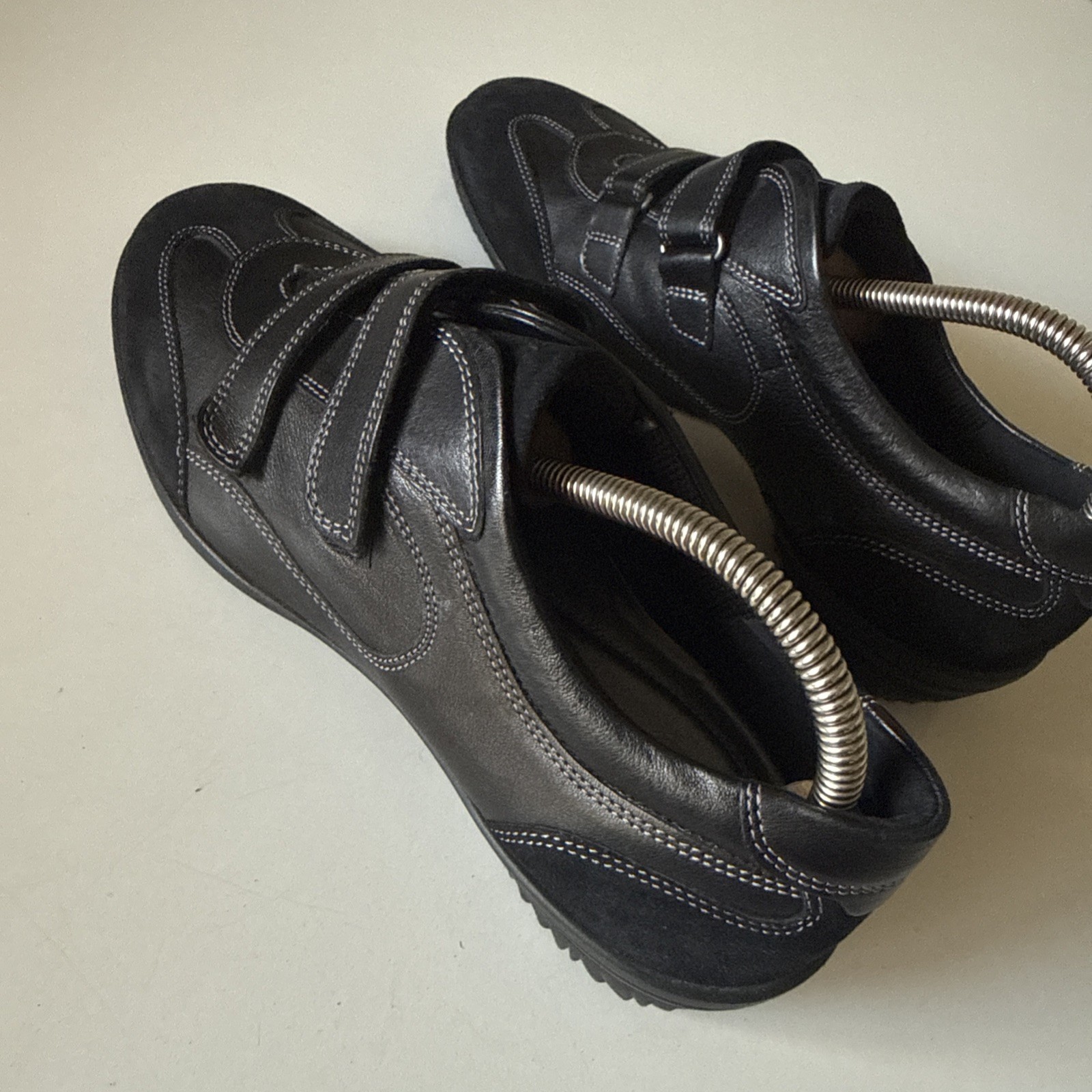 ECCO mens Comfort Black Leather Hook & Loop Straps Sneaker Size 9 US
